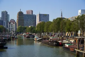 Rotterdam em dia de sol