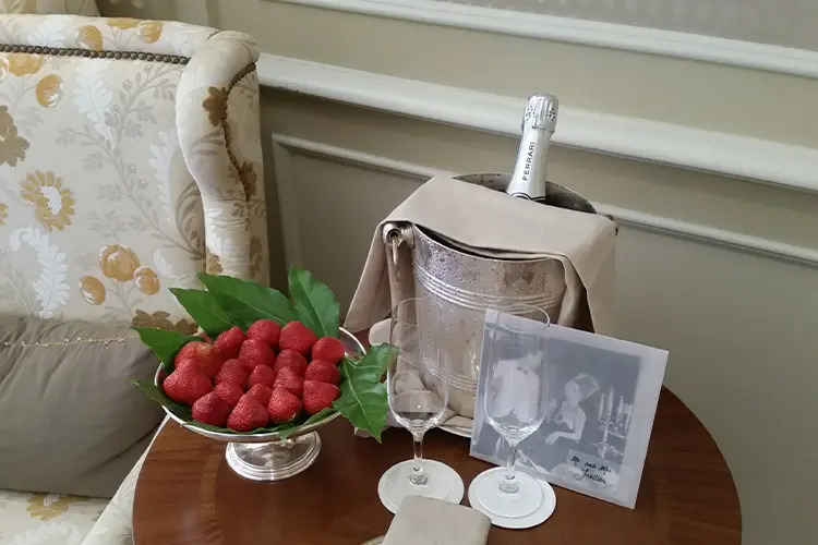 Recepção especial em quarto de hotel, em Milão