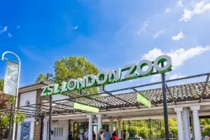 Letreiro na entrada do Zoológico de Londres