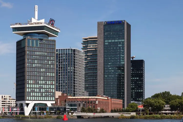 A'dam Lookout em dia de sol