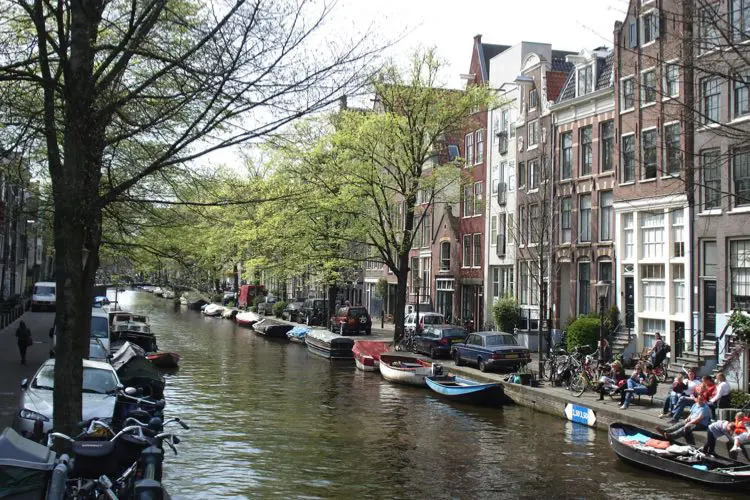 Bairro Jordaan em dia nublado