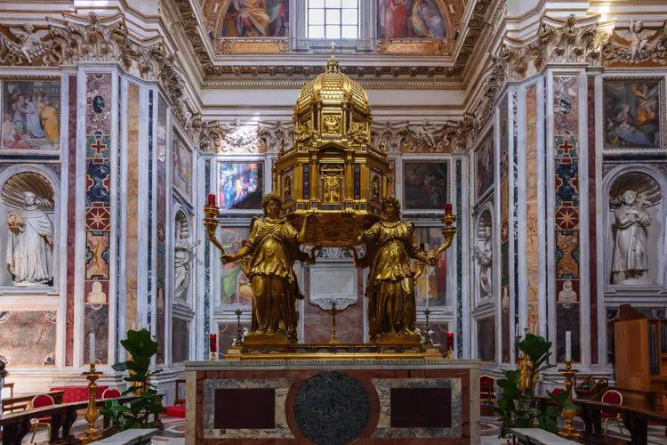 Escultura na Basilica de Santa Maria