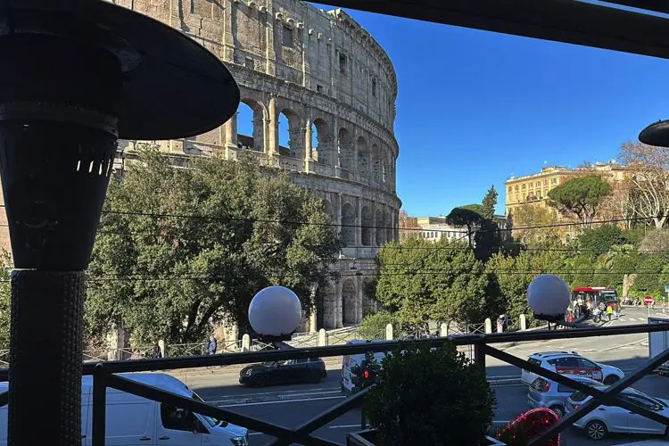 Coliseu, em dia de sol