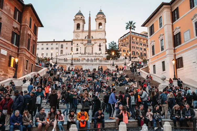 Piazza de Spagna em dia de sol