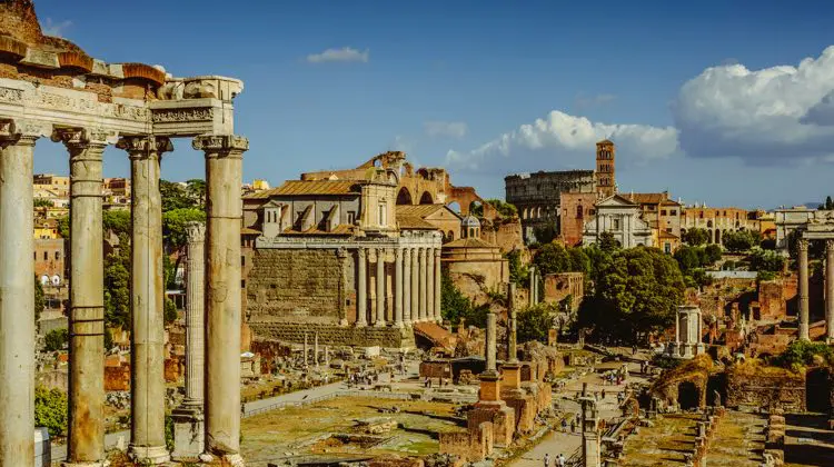 Fórum romano e Palatino, em dia de sol