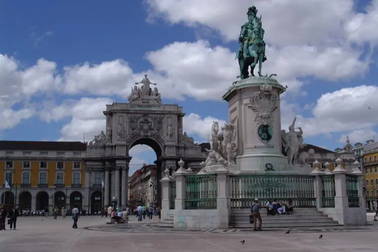 Praça do Comércio em dia nublado