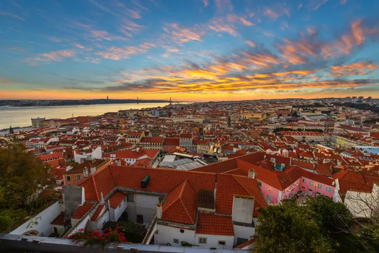 Vista do Castelo de São Jorge, no pôr do sol
