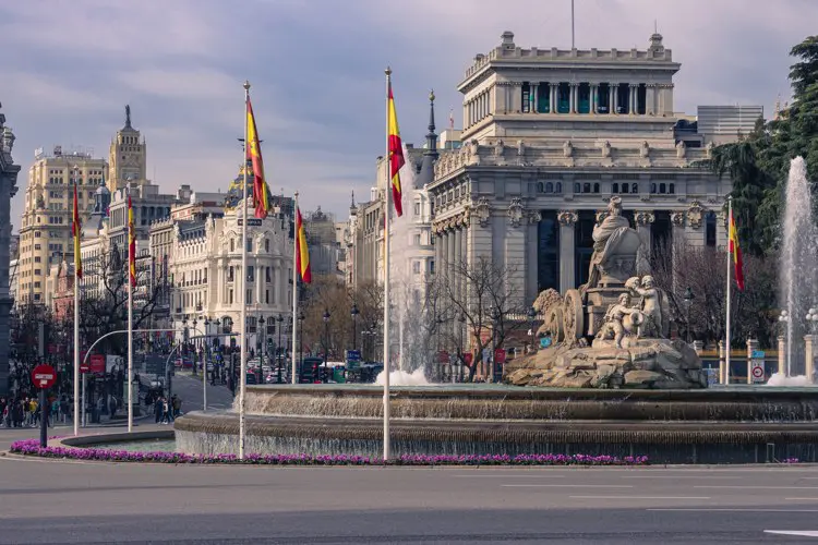 Plaza Cibeles, em dia nublado