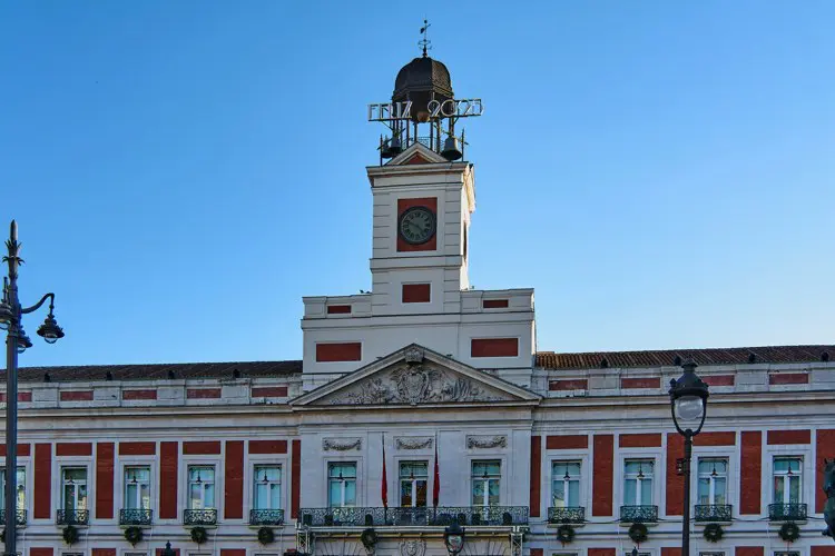 Prédio da Real Casa dos Correios, em dia de sol