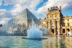 30 anos da piramide do louvre