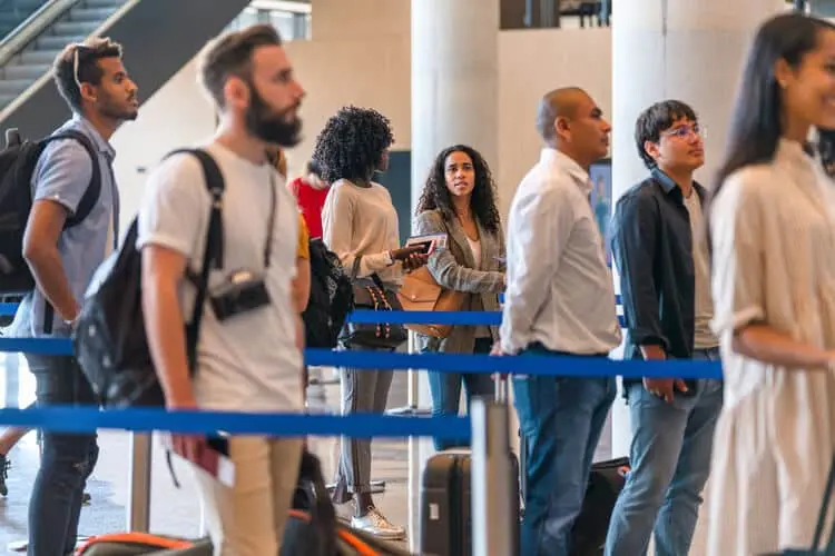 Pessoas no Aeroporto de Porto, Portugal