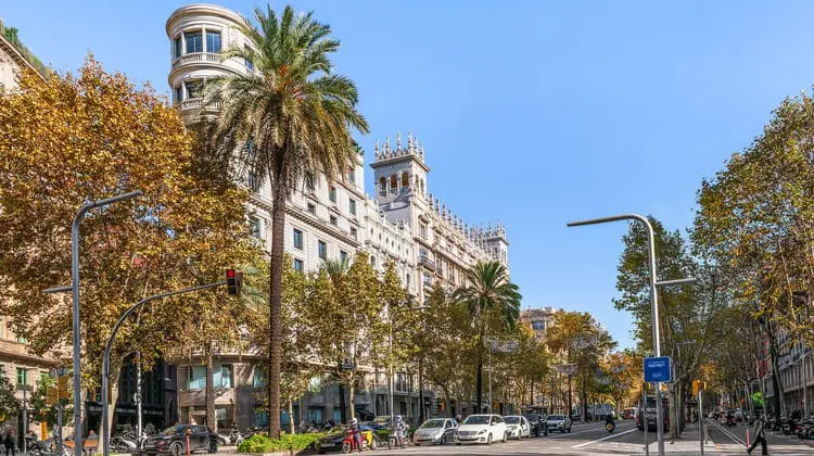 Fazer o aluguel de carro na Espanha é uma boa forma de conhecer o país.