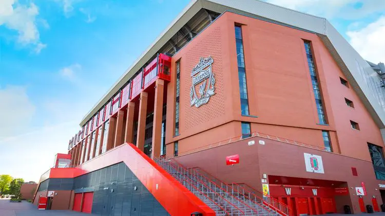 Fachada do Anfield Road Stadium em Liverpool