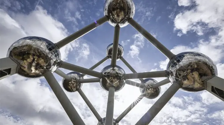 Vista da estrutura Atomium Bruxelas