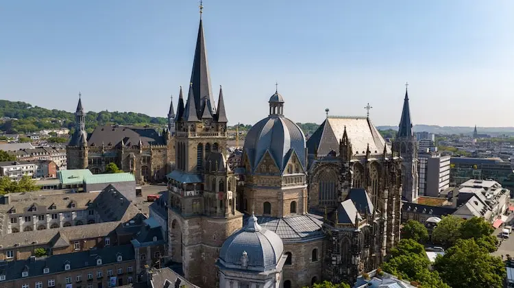 Aachen é uma dica de bate e volta de Colônia