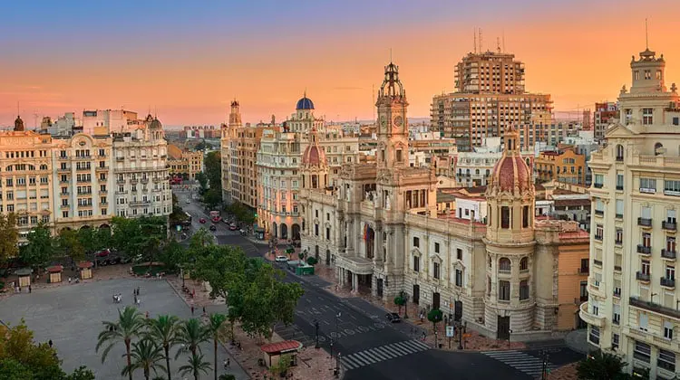 Vista do alto do centro de Valência, em um bate e volta de Madrid