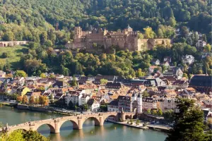 Vista aérea para o Castelo de Heidelberg, na Alemanha