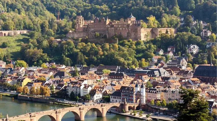 Vista aérea para o Castelo de Heidelberg, na Alemanha