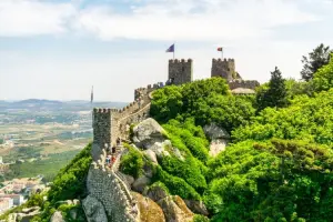 Castelo dos Mouros em Sintra é um dos castelos de Portugal mais visitados.