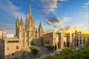 A Catedral de Barcelona é um dos principais pontos turísticos na cidade