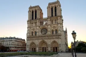 Fachada principal da Catedral de Notre-Dame.