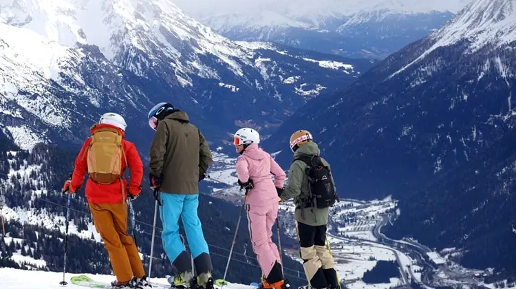 Família na estação de esqui de St. Anton, na Áustria.