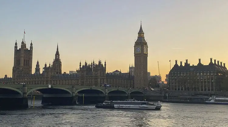 Rio Tâmisa em Londres