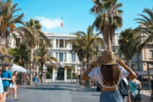Turista visitando Nice, França