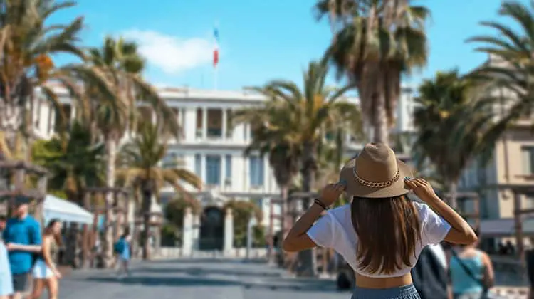 Turista visitando Nice, França