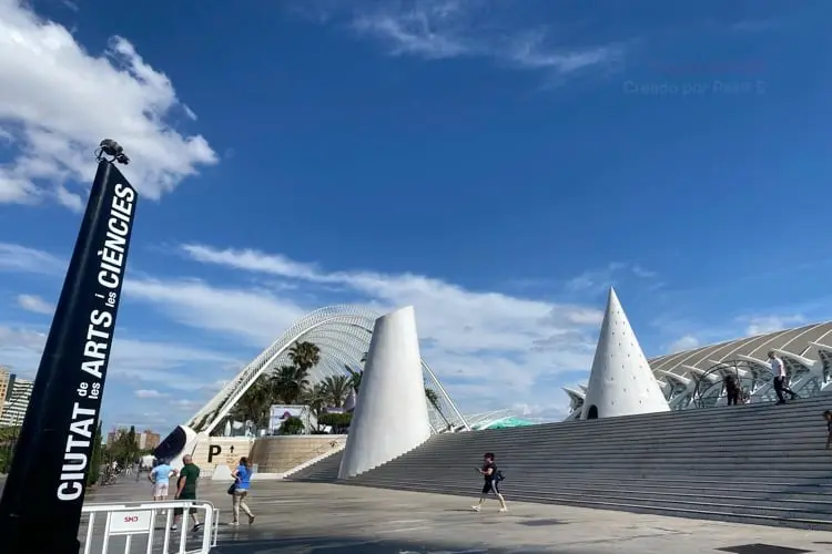 Entrada do complexo das artes e ciências em Valência, Espanha.