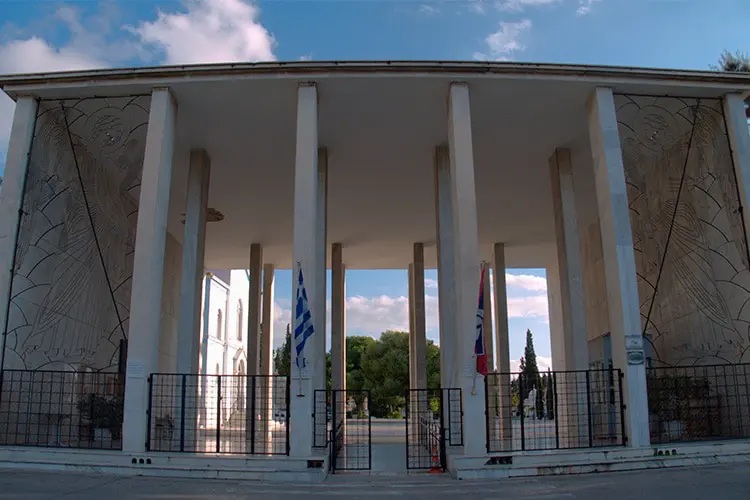 Entrada principal do Primeiro Cemitério de Atenas