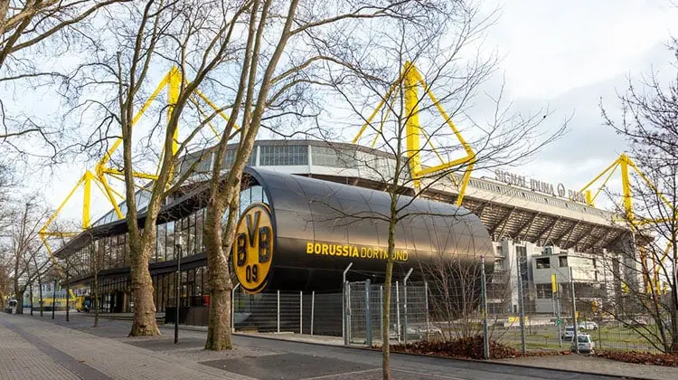Fachada do estádio do Borussia Dortmond
