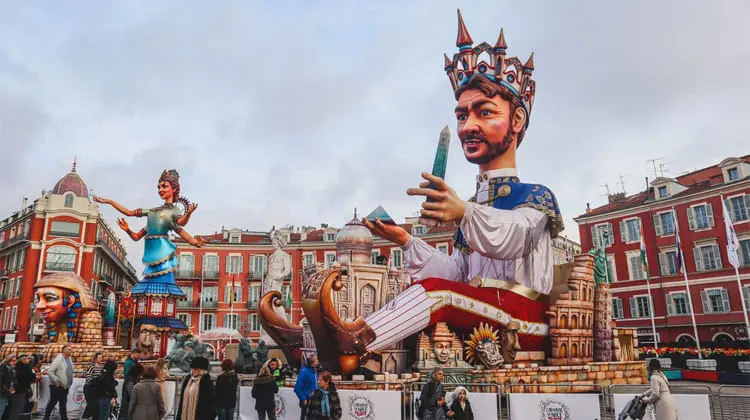 Alegoria durante o Carnaval de Nice, na França