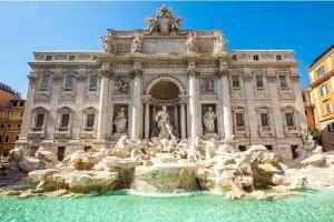 Fontana di Trevi em um dia ensolarado