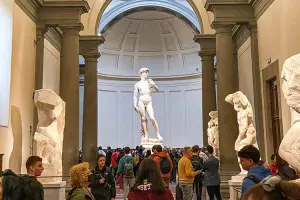 Pessoas na Galleria dell’Accademia
