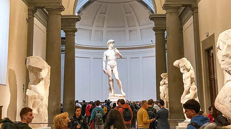 Pessoas na Galleria dell’Accademia