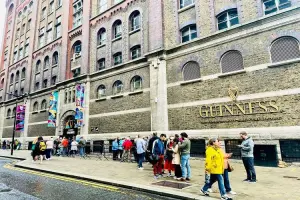Entrado do prédio da Guinness Storehouse