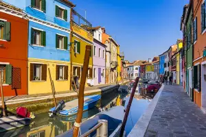Canal de Burano, em Veneza.