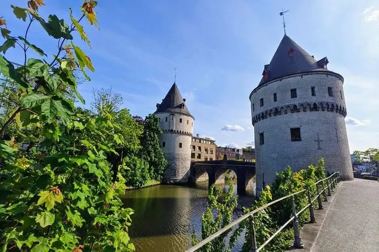 Torres Irmãs, em Kortrijk, na Bélgica.