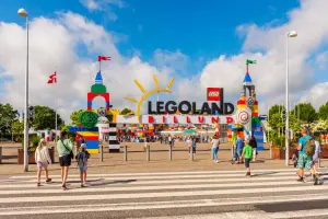 A entrada para o parque Legoland em Billund