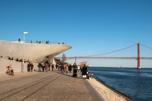 Museu MAAT Lisboa às margens do rio Tejo