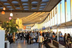 Primeiro entre os melhores aeroportos da Europa, Charles de Gaulle conecta passageiros a Paris.