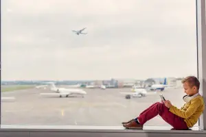 menor pode viajar sozinho