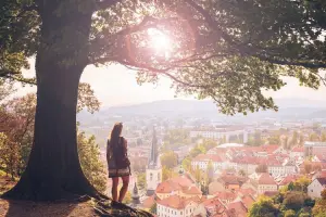 Mulher na Eslovênia, um dos menores países da Europa.