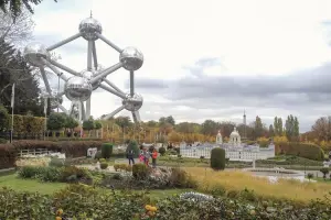 Mini-Europa, em Bruxelas, em dia nublado