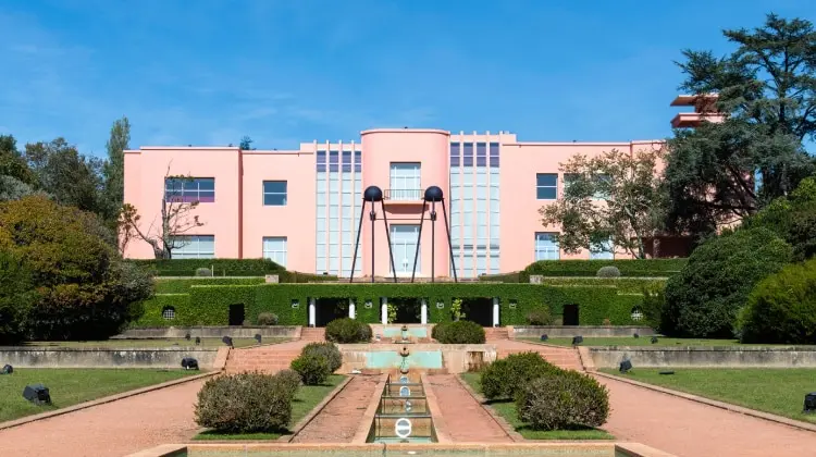 Fachada da Casa de Serralves, no Museu de Arte Contemporânea de Serralves