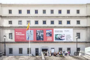 Foto externa do Museu Reina Sofia em Madrid.