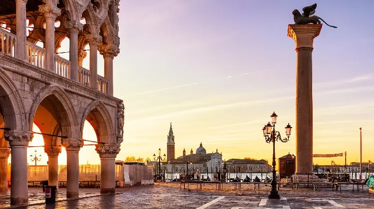 Fim de tarde em Piazza San Marco, em Veneza.
