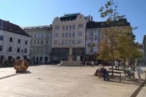 A praça principal é o ponto de partida da lista sobre o que fazer em Bratislava