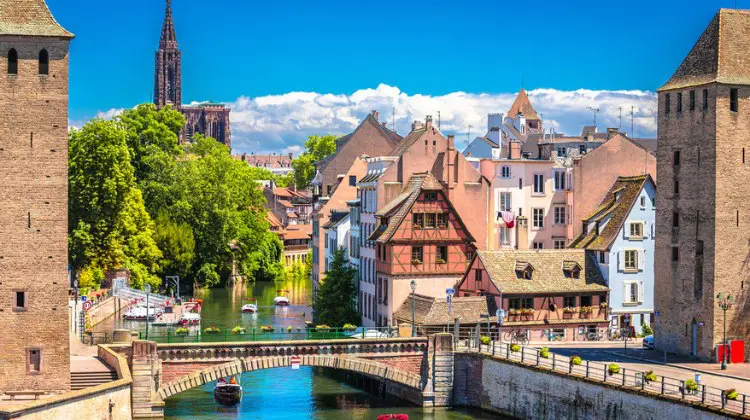 Vista de ponte da cidade de Estrasburgo